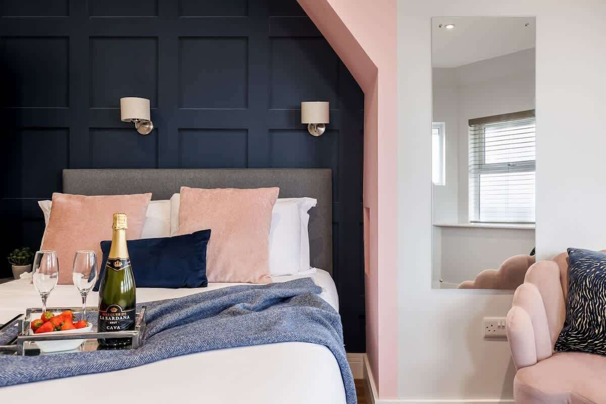 2 bedrooms, iron/ironing board, travel cot, WiFi