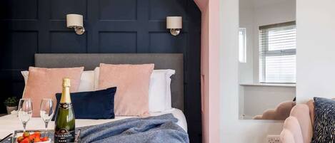 2 bedrooms, iron/ironing board, travel cot, WiFi