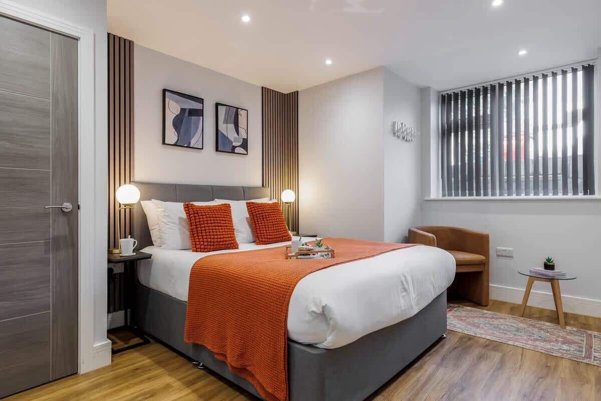 1 habitación, tabla de planchar con plancha, cuna de viaje y wifi 