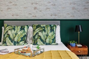 2 bedrooms, iron/ironing board, travel cot, WiFi - Beautiful Family Apt w/ Free Gym & Parking (Bournemouth)