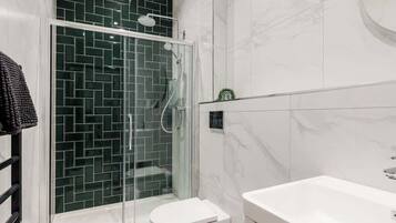 Shower, hair dryer, towels, shampoo