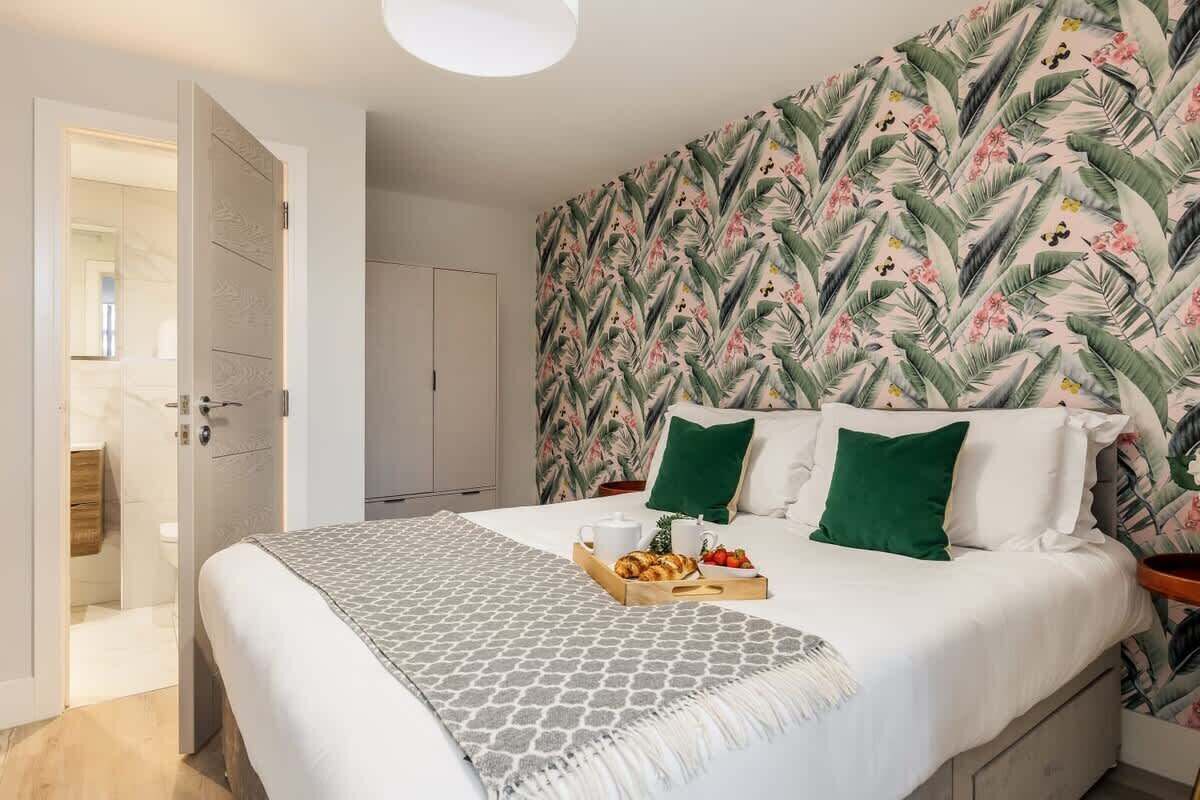 1 bedroom, iron/ironing board, travel crib, WiFi