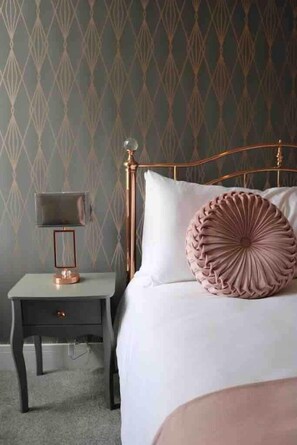 1 soverom, strykejern/-brett, reiseseng for barn og wi-fi