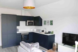 TV, videospill, fotballspill og kontorer