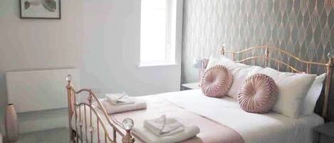 1 chambre, fer et planche à repasser, lit de bébé portatif, Wi-Fi