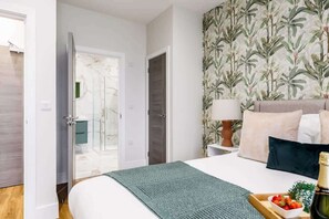 1 bedroom, iron/ironing board, travel crib, WiFi - Beautiful, Bright 1-bed Apt w/ Free Parking & WiFi (Bournemouth)