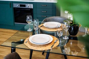 Dining - Stunning Sea Views, Family Apt; Free Parking & Gym (Bournemouth)