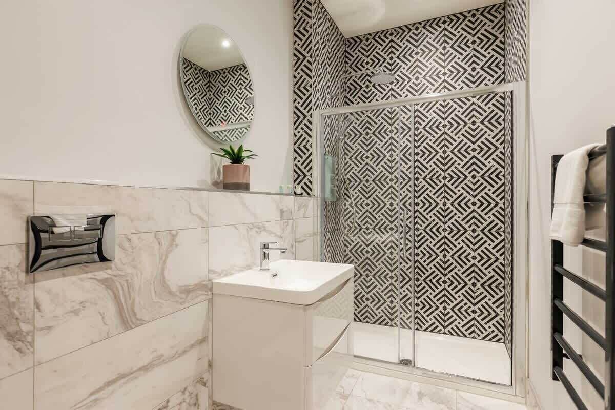 Shower, hair dryer, towels, shampoo