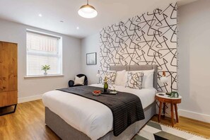 1 habitación, tabla de planchar con plancha, cuna de viaje y wifi 