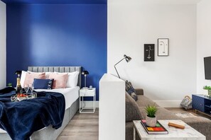 1 dormitorio, tabla de planchar con plancha, cuna de viaje y wifi