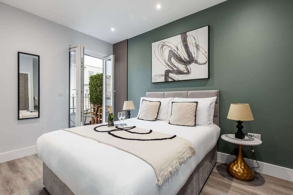 1 chambre, fer et planche à repasser, lit de bébé portatif, Wi-Fi