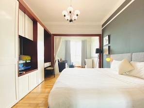 Deluxe Double Room, 1 King Bed with Sofa bed | Room amenity