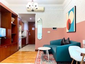 Executive Double Room, 1 King Bed, River View | Living area
