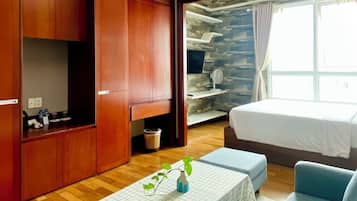 Panoramic Studio Suite, 1 Queen Bed, City View | Premium bedding, laptop workspace, blackout drapes, soundproofing