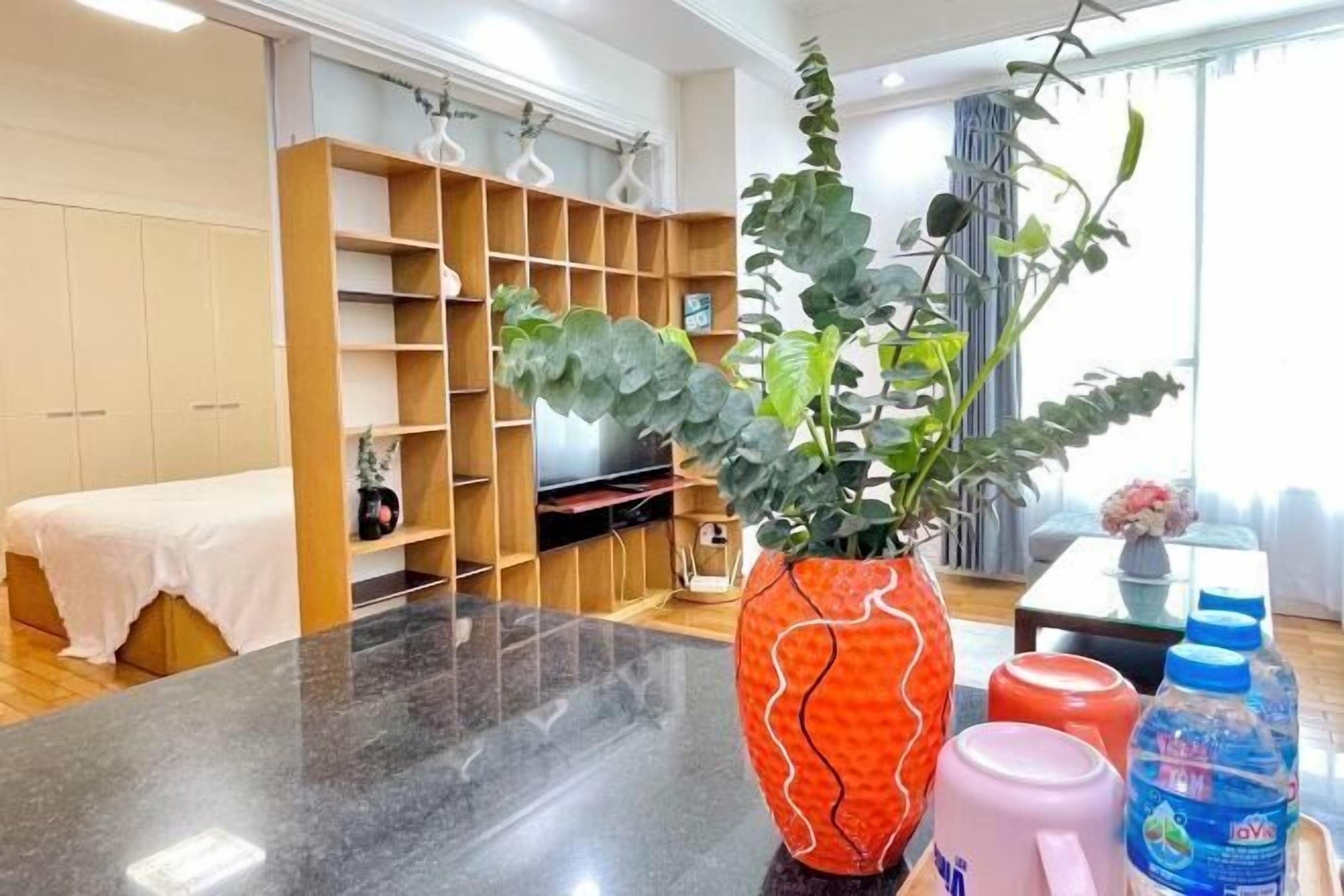 高档床上用品、笔记本电脑工作区、遮光窗帘、隔音