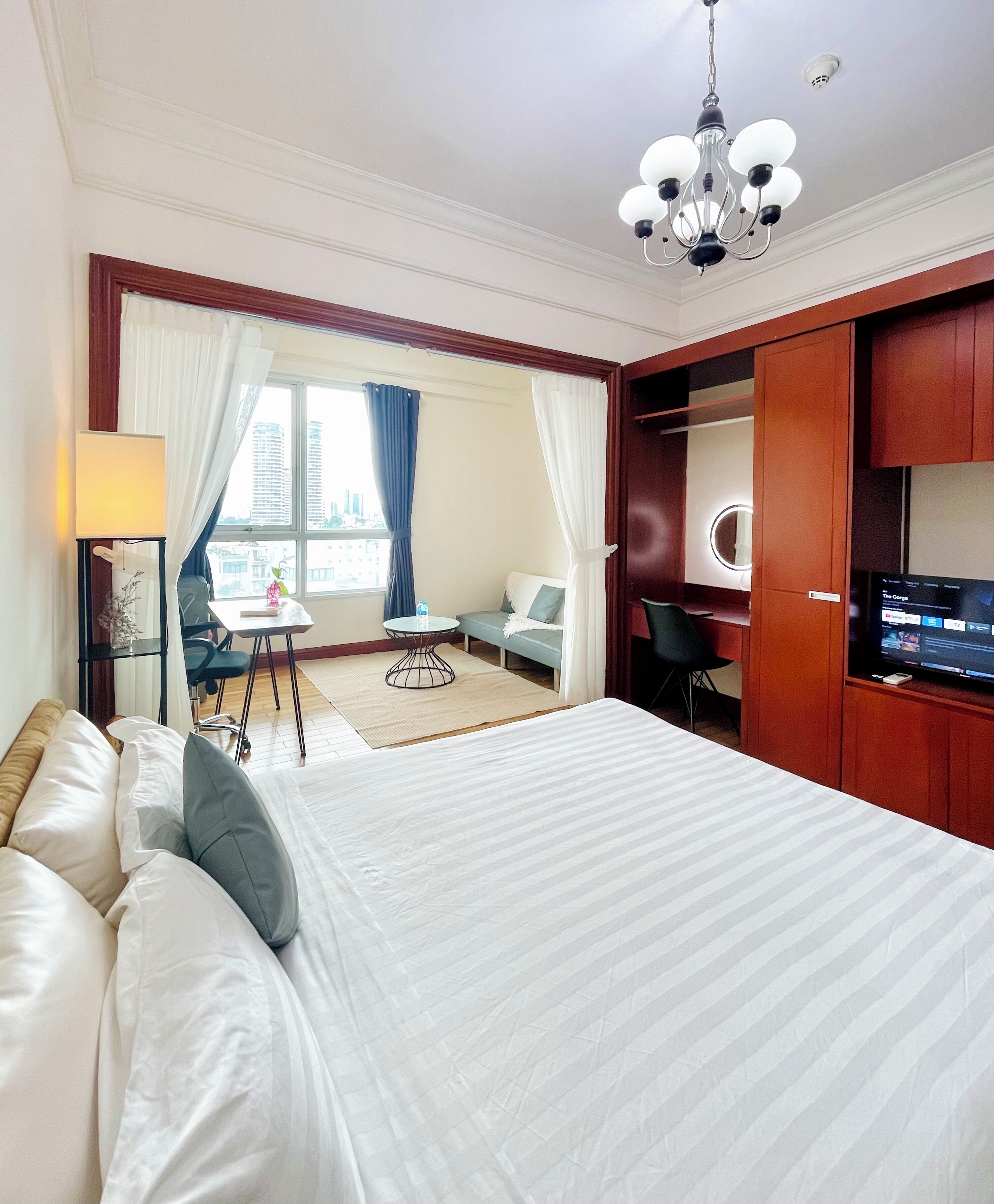 Suite Sénior, 1 grand lit, accès piscine, vue ville