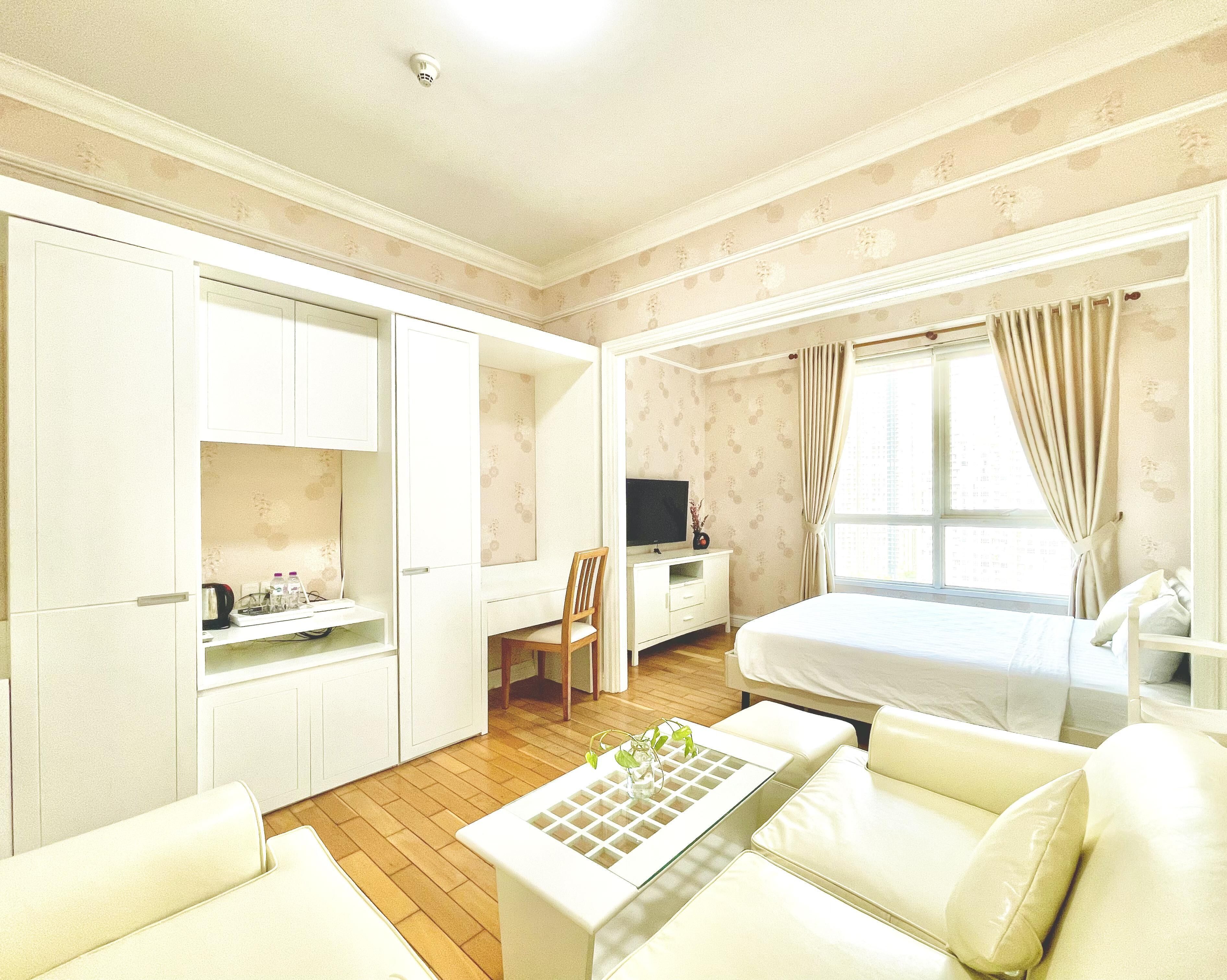 Junior Double Room, 1 Queen Bed, City View | Premium bedding, laptop workspace, blackout drapes, soundproofing