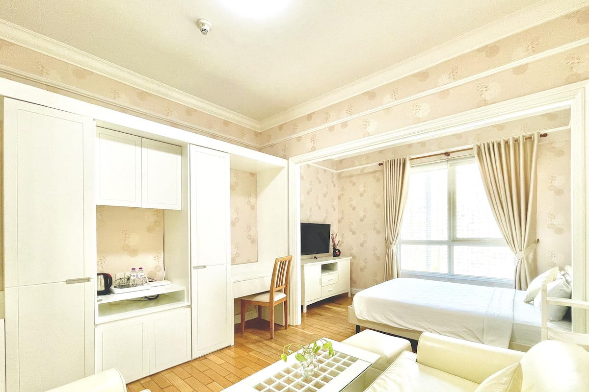 Junior Double Room, 1 Queen Bed, City View | Premium bedding, laptop workspace, blackout drapes, soundproofing