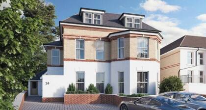 NEW & Vibrant 1-Bed in Town Centre w/ Free Parking