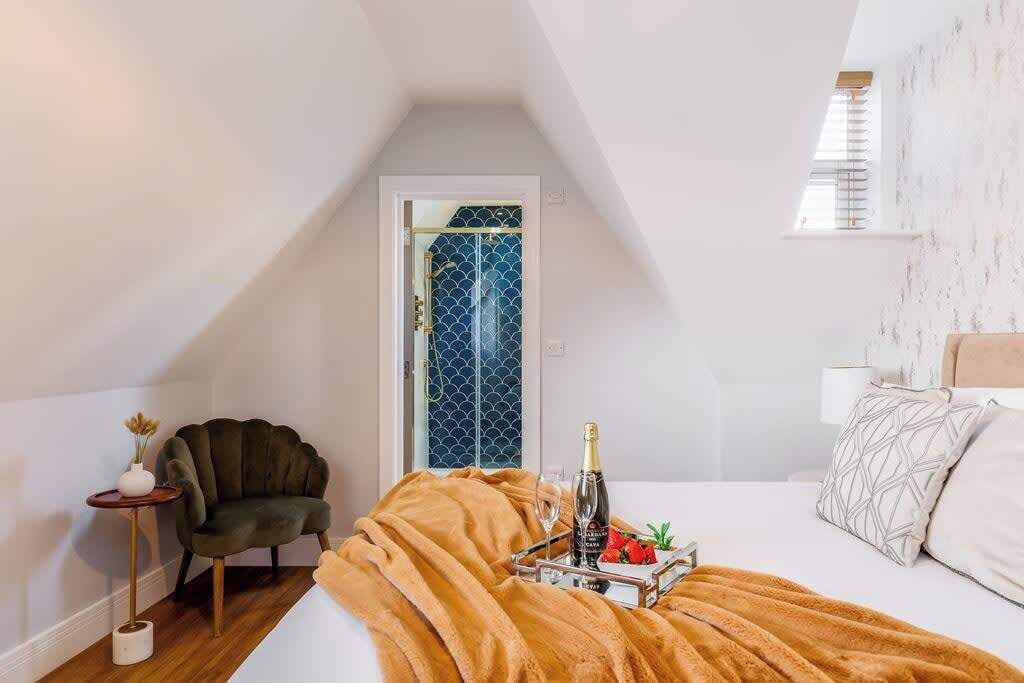 3 bedrooms, iron/ironing board, travel cot, WiFi