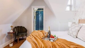 A bedroom with a bed, a chair, a small table, and a window. - Wholesome Family 3-Bed, 2-Bath Apt; Free Gym & PKG (Bournemouth)