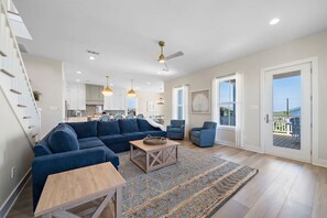 TV connectée, baby-foot, table de tennis de table, livres