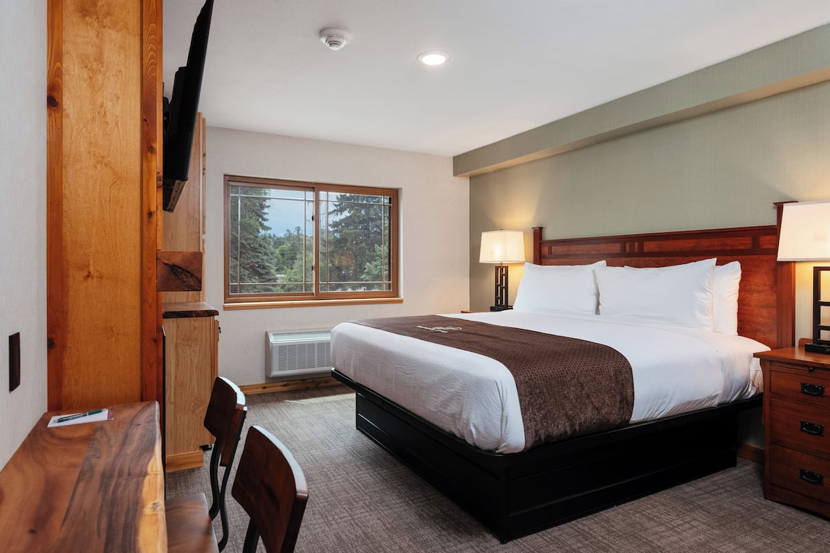 Non-View Accessible King Room | WiFi (free), bed sheets