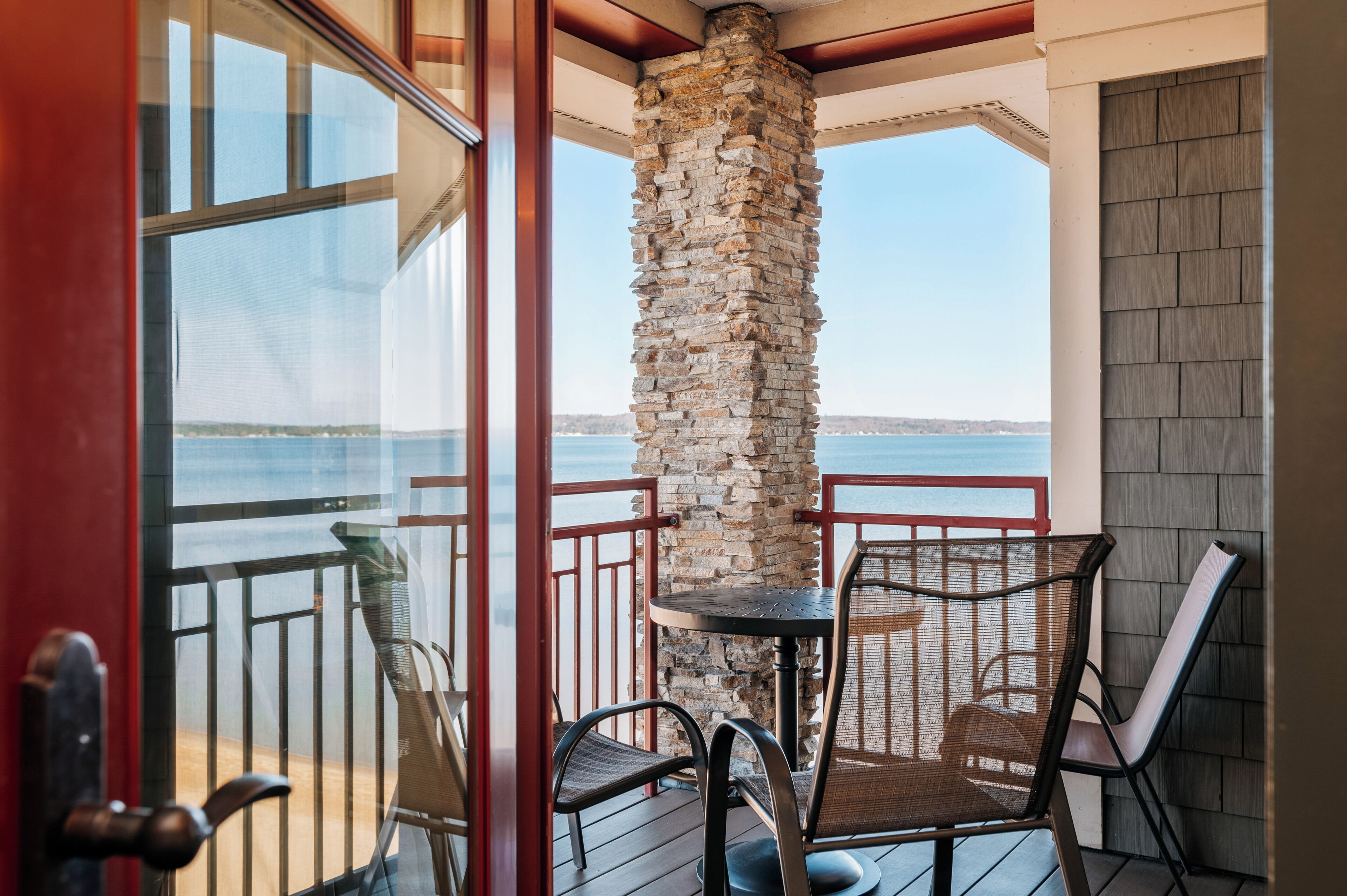 Lakeview One Bedroom Corner Suite | Lake view