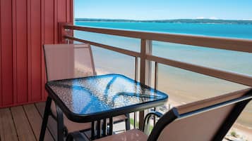 Private beach, white sand, sun loungers, beach towels
