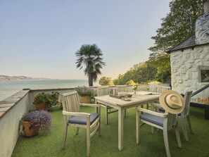 Cottage | Outdoor dining