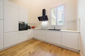 Design-Apartment | Eigene Küche | Kühlschrank, Ofen, Herdplatte, Geschirrspüler