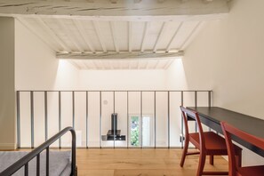 Design-Apartment | Wohnbereich | 40-Zoll-Flachbildfernseher mit Digitalempfang