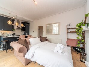 1 bedroom, iron/ironing board, free WiFi, bed sheets - Cosy and Chic Flat Near Greenwich Park - Pass the Keys (London)
