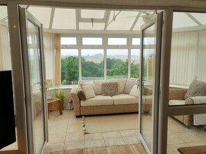 House | Interior - Split Level Bungalow - Sleeps4 - Close to Walks (Sutton-in-Ashfield)