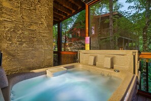 Tina de hidromasaje al aire libre