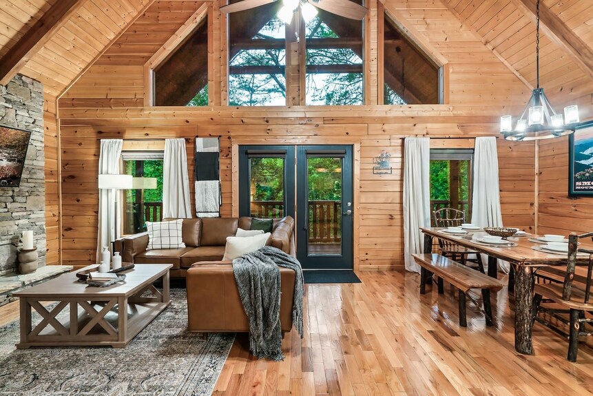 3 Min To Parkway | Private Resort Pool | Top 5%! - Pigeon Forge, TN