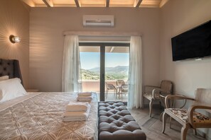 7 chambres, coffres-forts dans les chambres, lit parapluie