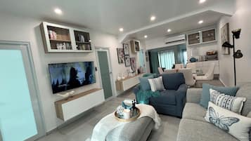 Una Smart TV, libros