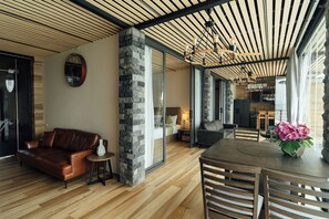 Panorama villa, 2 slaapkamers, langs het strand | Woonruimte | Een televisie