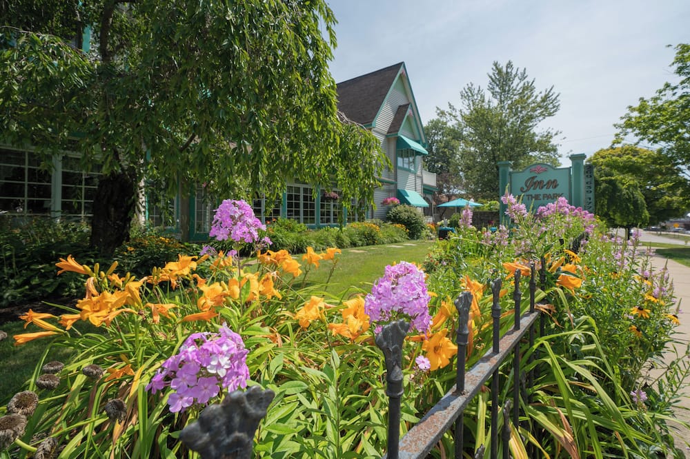 luxury hotels in Niles, Mi