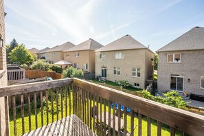 Elite House, 3 Bedrooms | Balcony - GLOBALSTAY Modern 3BR house in Newmarket (East Gwillimbury)