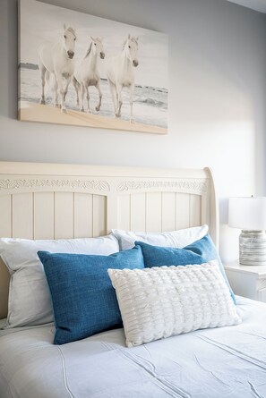 3 habitaciones, decoración personalizada y muebles diferentes 