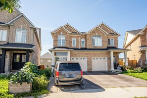 Exterior - GLOBALSTAY Modern 3BR house in Newmarket (East Gwillimbury)