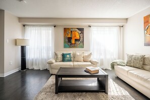 Elite House, 3 Bedrooms | Living area | 52-inch flat-screen TV with cable channels, Netflix, Hulu - GLOBALSTAY Modern 3BR house in Newmarket (East Gwillimbury)