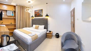 Luxury Single Room | Egyptian cotton sheets, premium bedding, down comforters