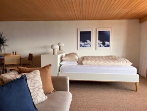 Bügeleisen/Bügelbrett, kostenloses WLAN, Bettwäsche