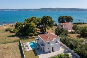 Exterior - Villa Pensa - First line to the sea, newly built luxury villa (Kaštel Štafilic)