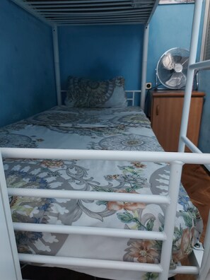 Fer et planche à repasser, Wi-Fi, draps fournis