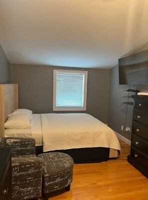 1 bedroom, in-room safe, desk, iron/ironing board