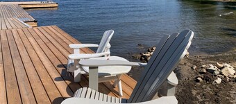 Newly renovated family cottage on Georgian Bay steps from Honey Harbour